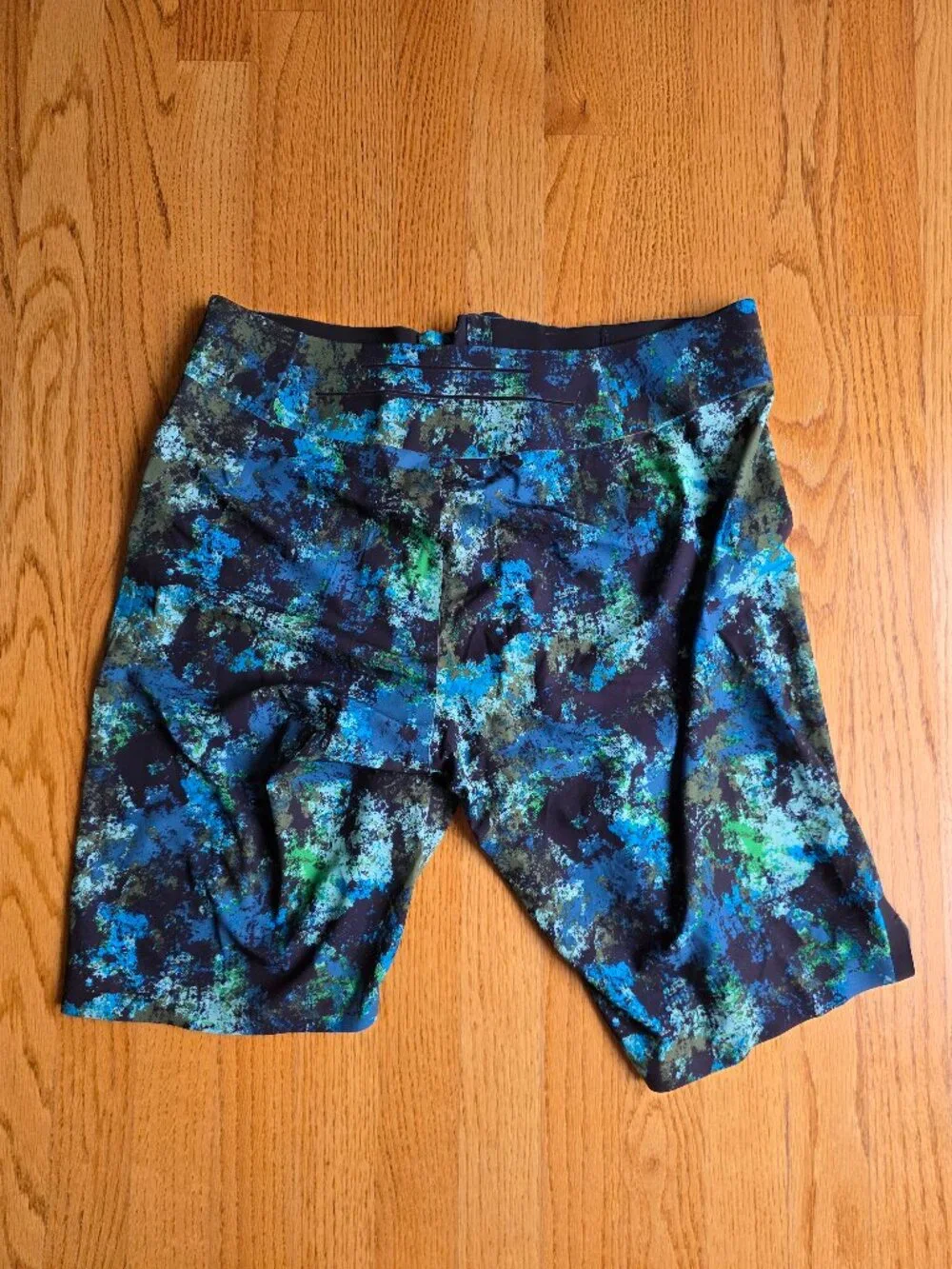 Lululemon EI Current Board Shorts | 32 inch waist | Green Blue Splatter Camo